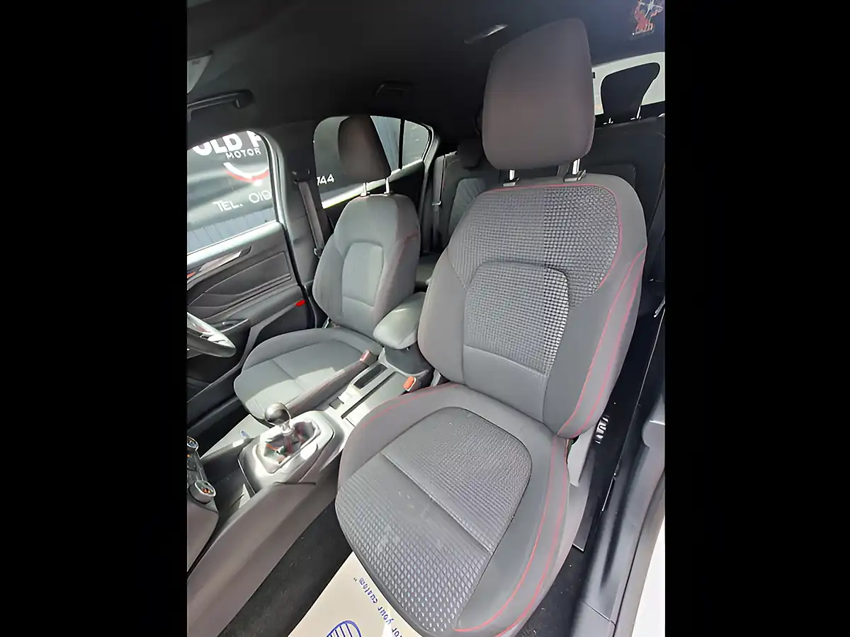 Used 2019 Ford Focus ST-Line White - Interior and Exterior details 16