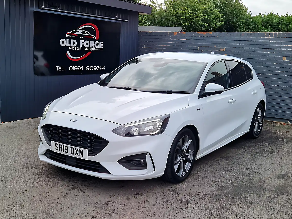 Used 2019 Ford Focus ST-Line White - Interior and Exterior details 5