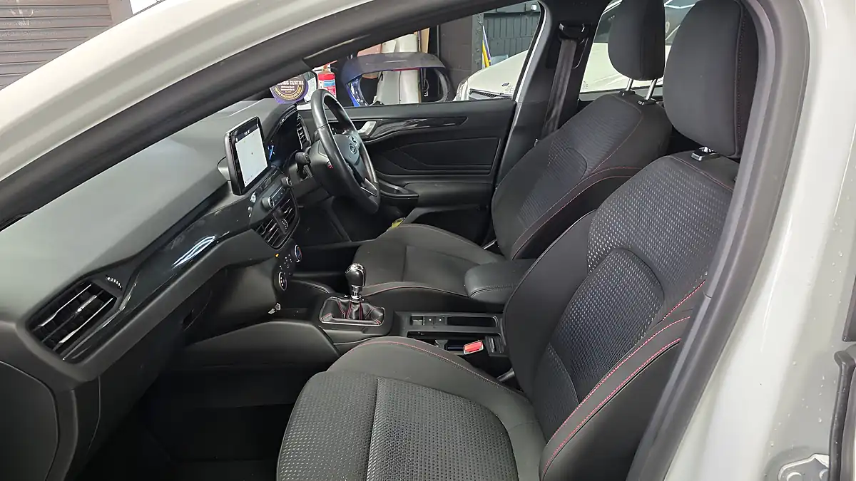 Used 2019 Ford Focus ST-Line White - Interior and Exterior details 10