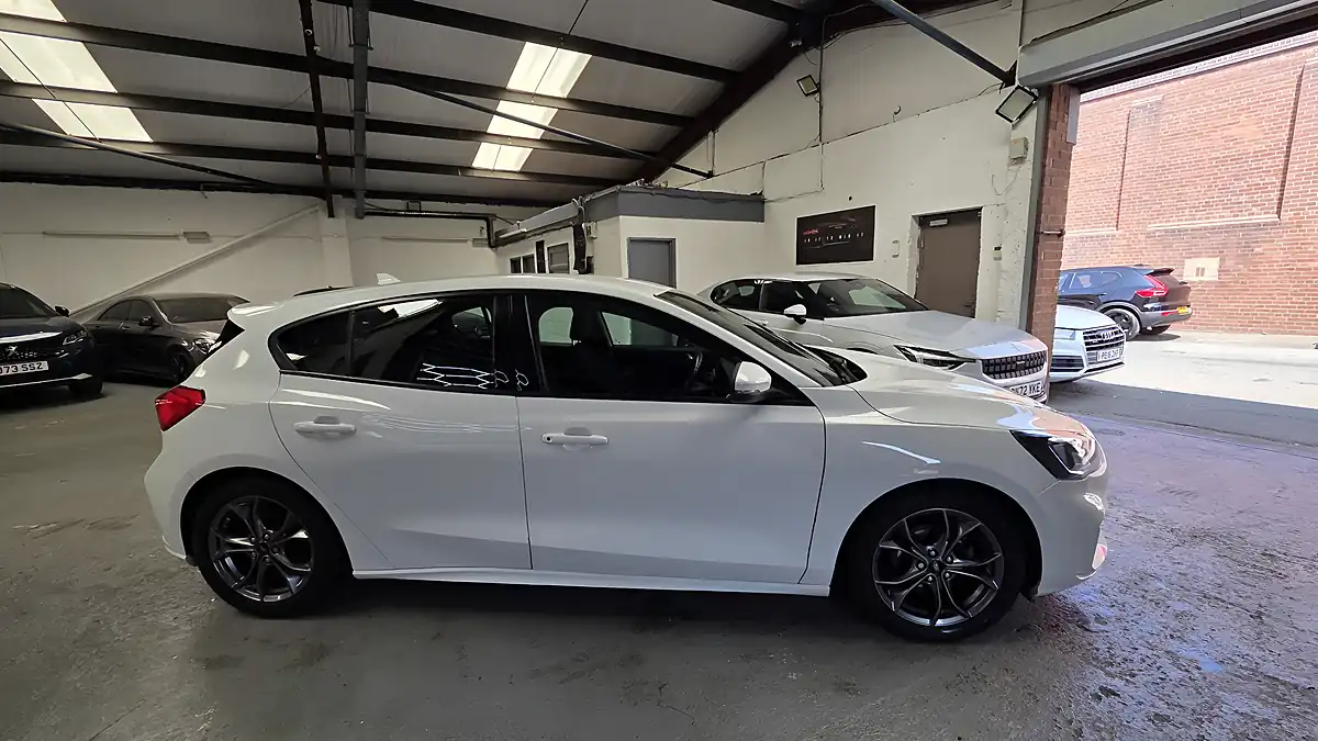 Used 2019 Ford Focus ST-Line White - Interior and Exterior details 7