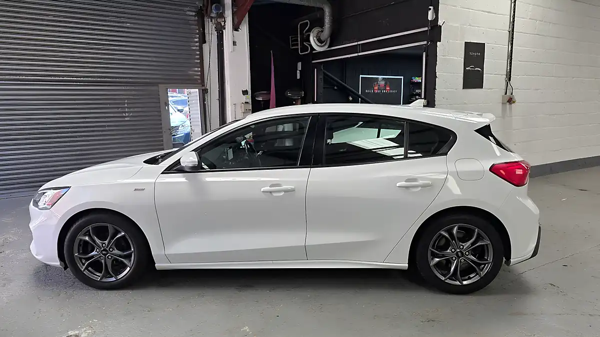 Used 2019 Ford Focus ST-Line White - Interior and Exterior details 8
