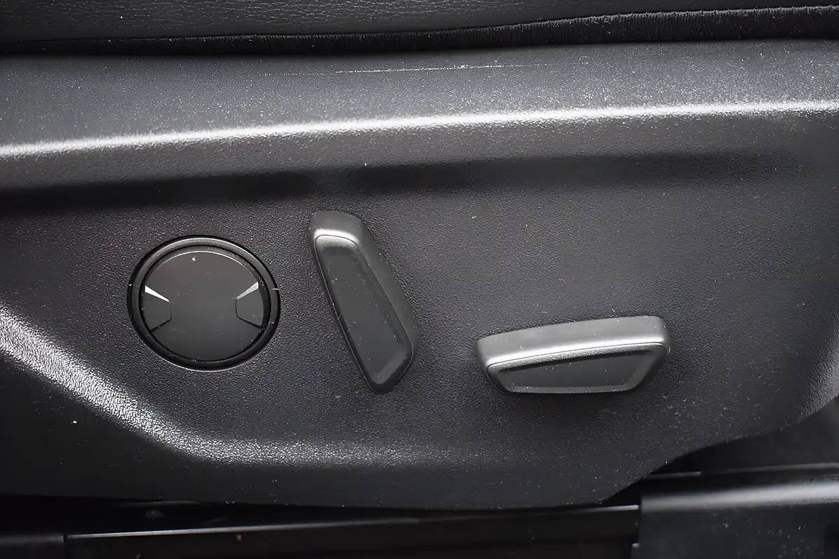 Used 2019 Ford Focus ST-Line X Black - Interior and Exterior details 10