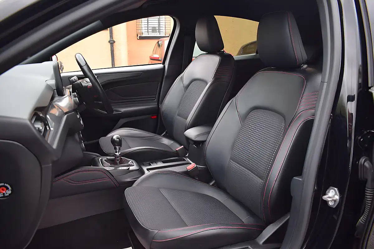 Used 2019 Ford Focus ST-Line X Black - Interior and Exterior details 14