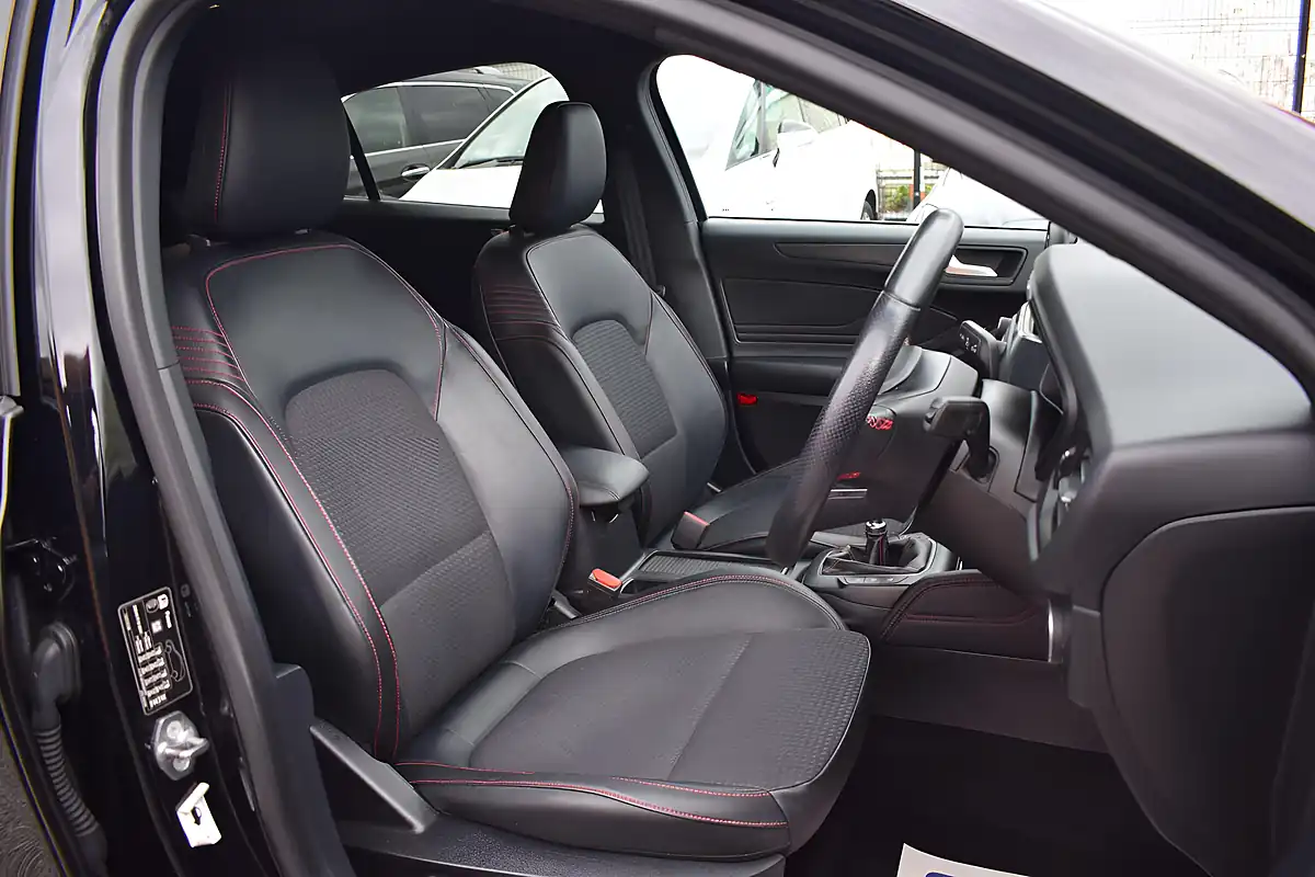 Used 2019 Ford Focus ST-Line X Black - Interior and Exterior details 9