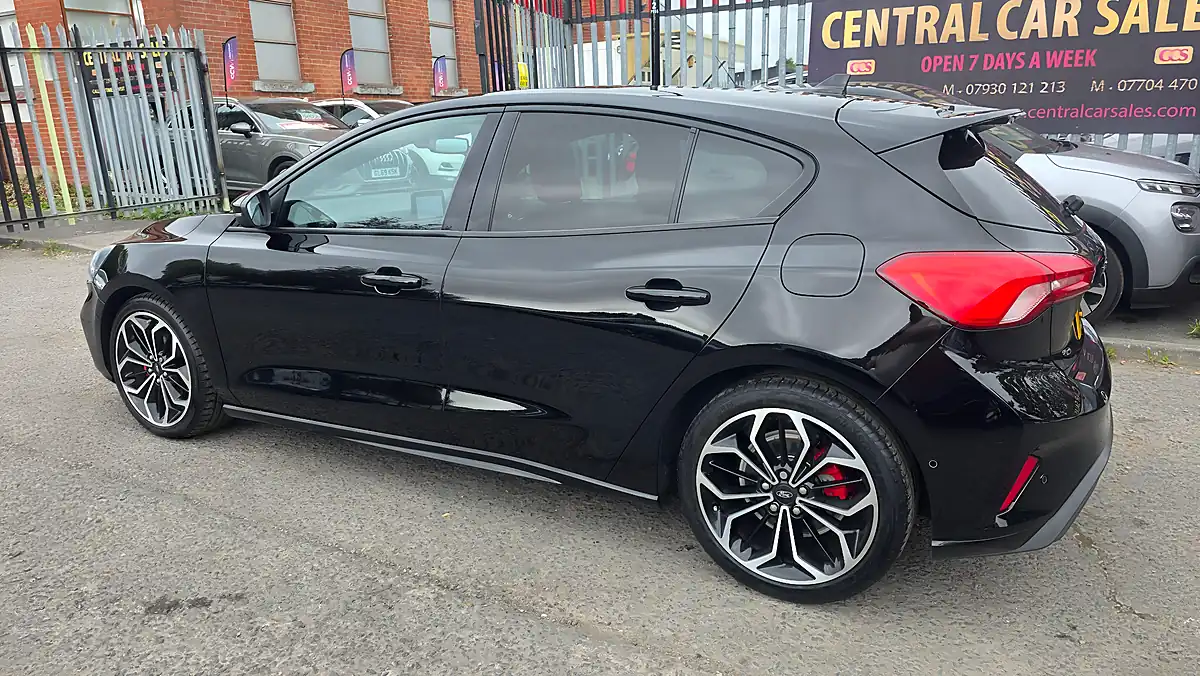 Used 2019 Ford Focus ST-Line X Black - Interior and Exterior details 10