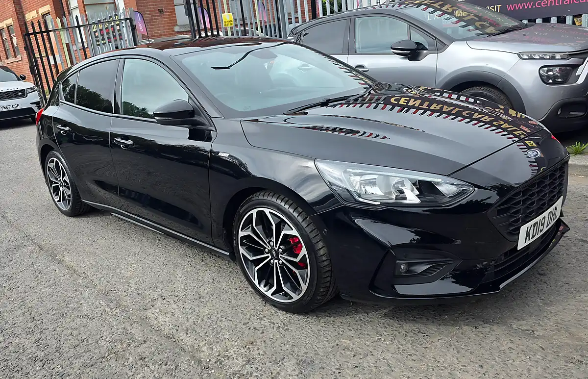 Used 2019 Ford Focus ST-Line X Black - Interior and Exterior details 4
