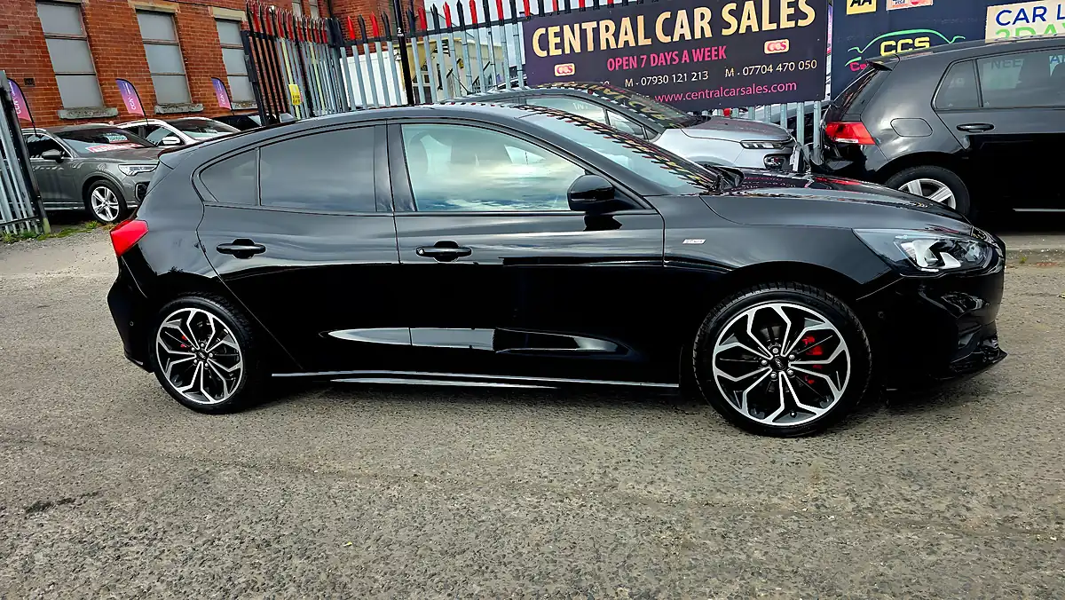Used 2019 Ford Focus ST-Line X Black - Interior and Exterior details 5