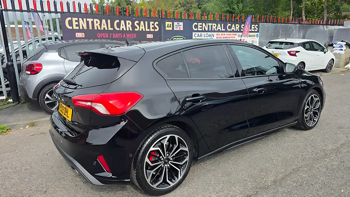 Used 2019 Ford Focus ST-Line X Black - Interior and Exterior details 9