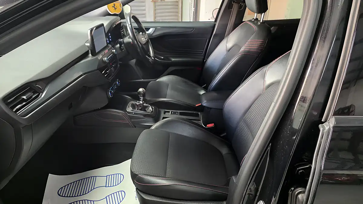 Used 2019 Ford Focus ST-Line X Black - Interior and Exterior details 10