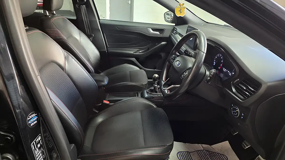 Used 2019 Ford Focus ST-Line X Black - Interior and Exterior details 9