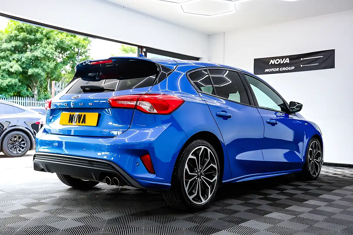 Used 2019 Ford Focus ST-Line X Blue - Interior and Exterior details 10