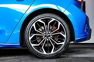 Used 2019 Ford Focus ST-Line X Blue - Interior and Exterior details 15