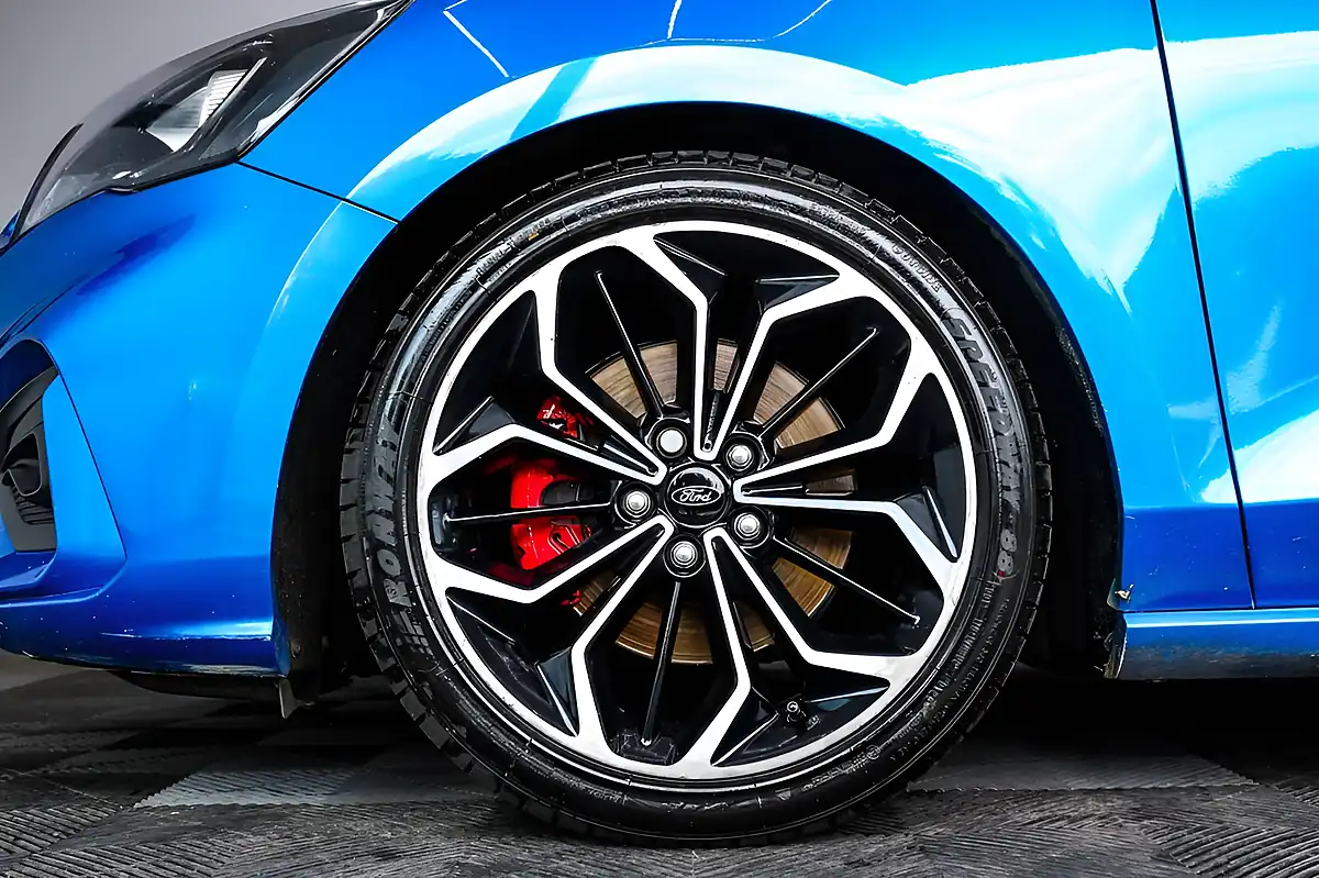 Used 2019 Ford Focus ST-Line X Blue - Interior and Exterior details 16