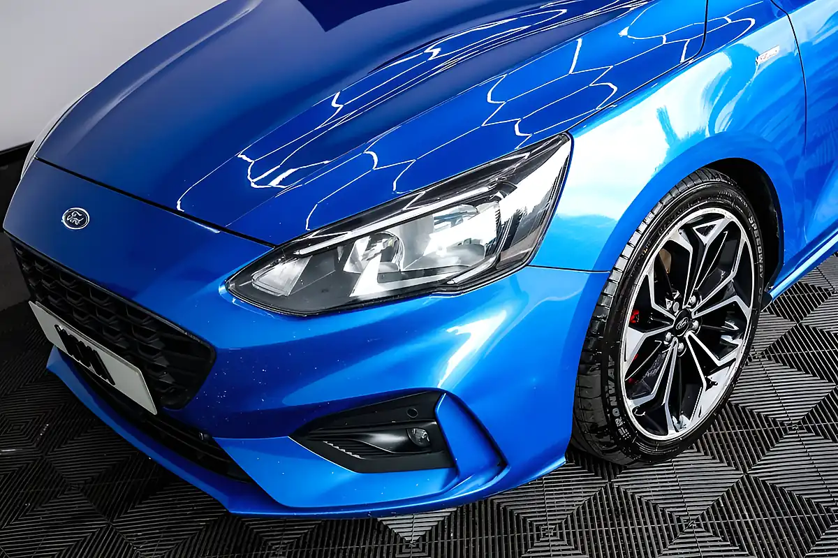 Used 2019 Ford Focus ST-Line X Blue - Interior and Exterior details 17