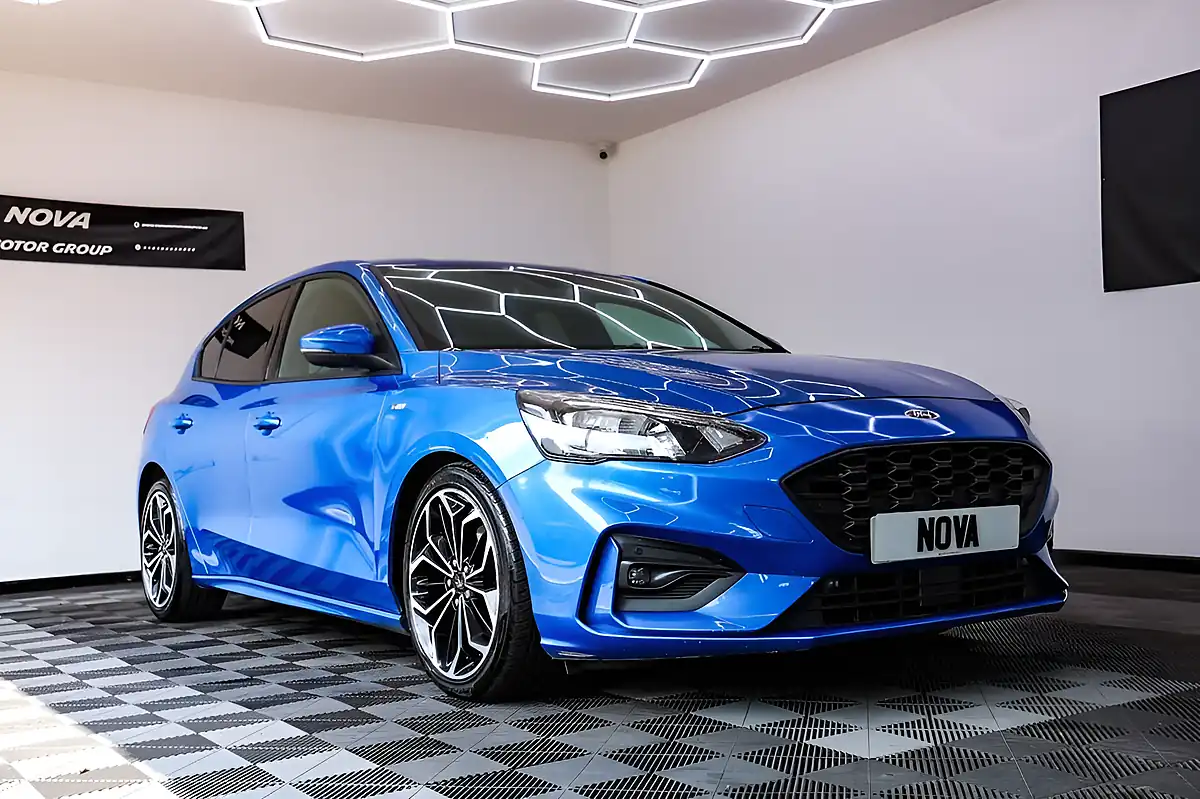 Used 2019 Ford Focus ST-Line X Blue - Interior and Exterior details 3