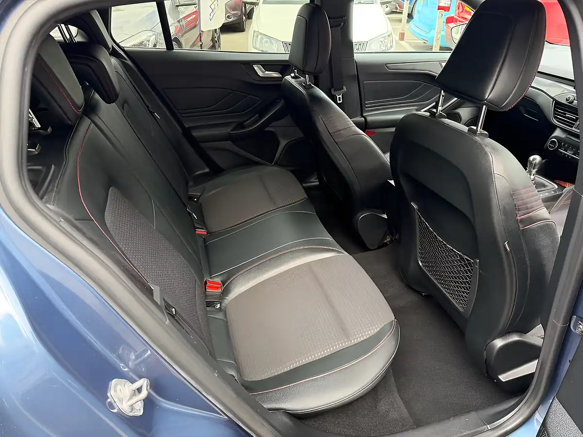 Used 2019 Ford Focus ST-Line X Blue - Interior and Exterior details 11