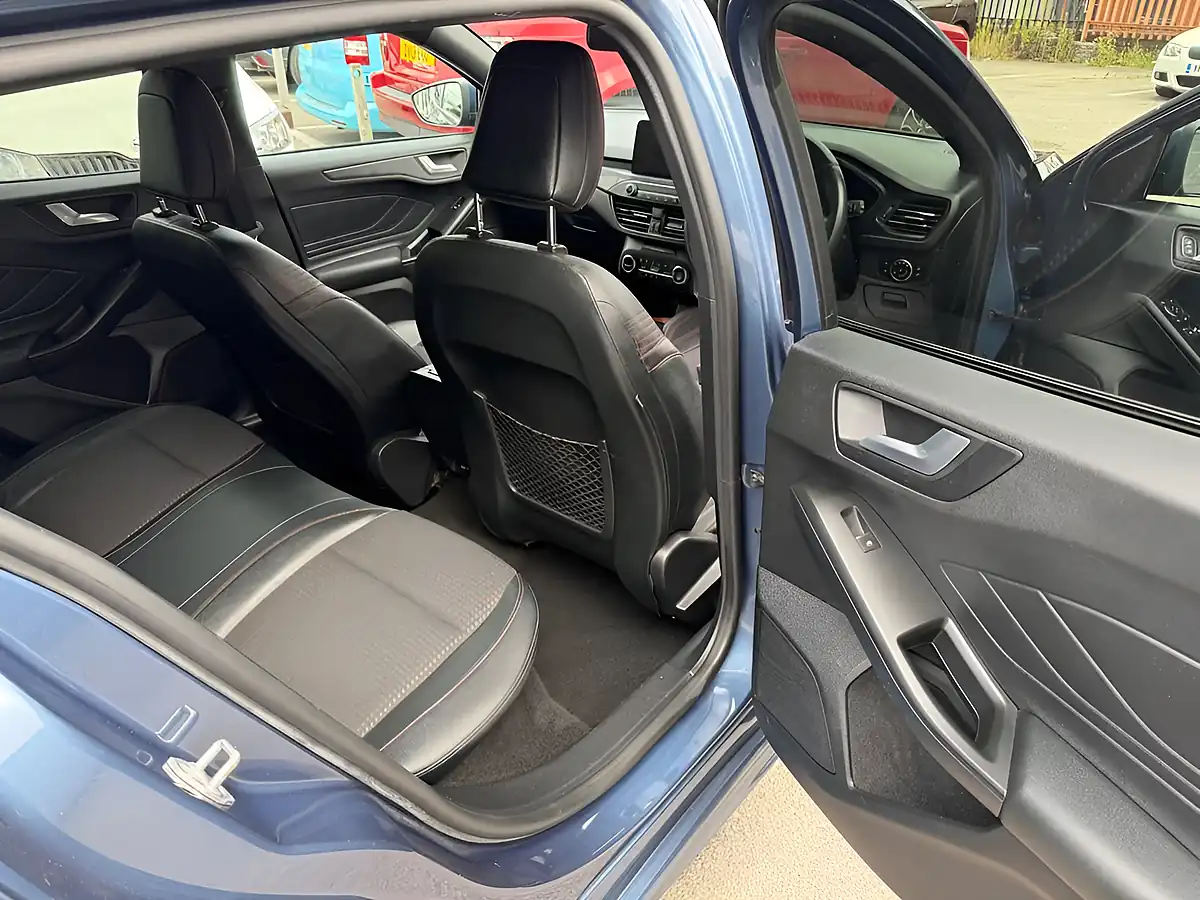 Used 2019 Ford Focus ST-Line X Blue - Interior and Exterior details 14