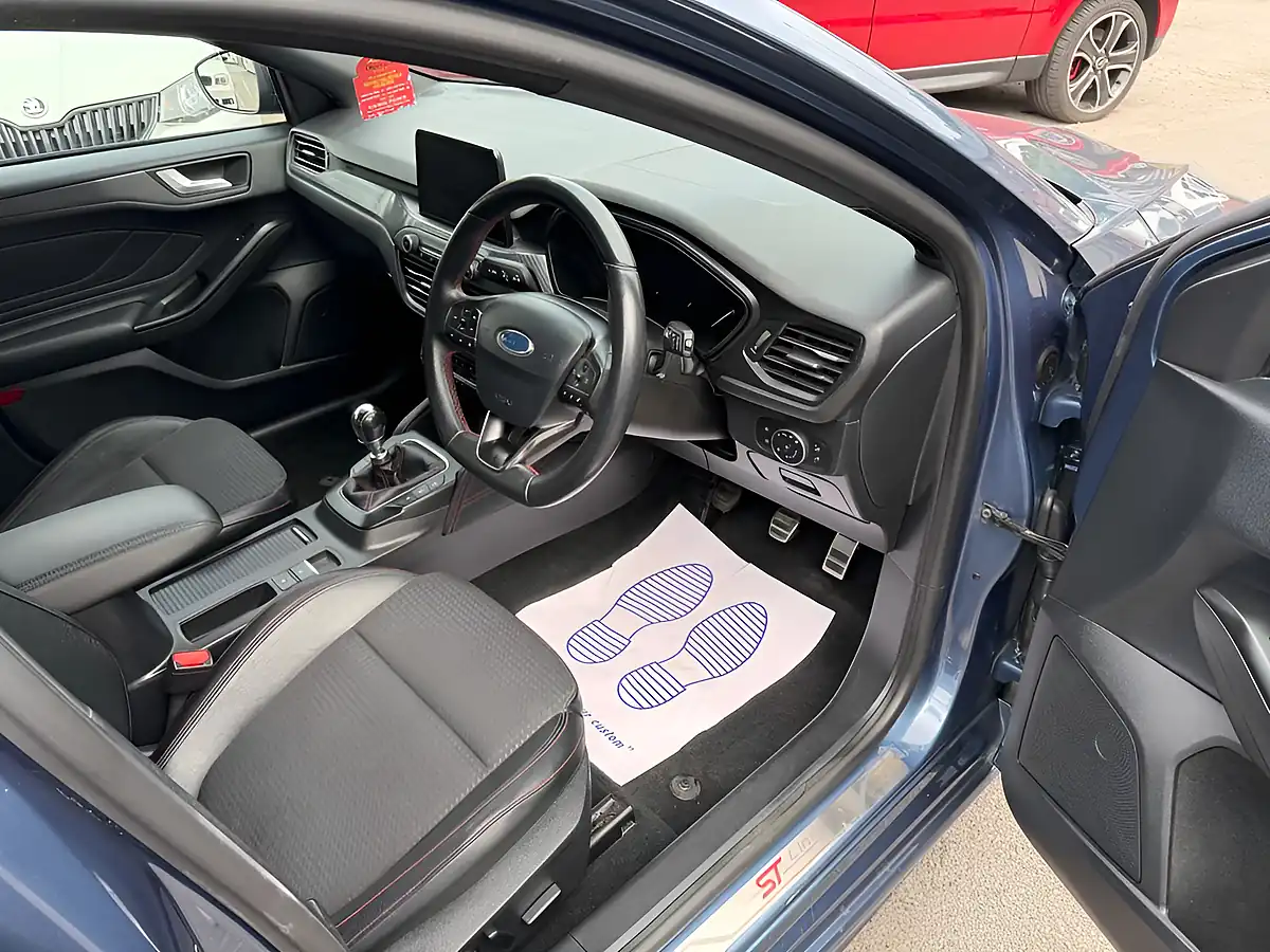 Used 2019 Ford Focus ST-Line X Blue - Interior and Exterior details 15