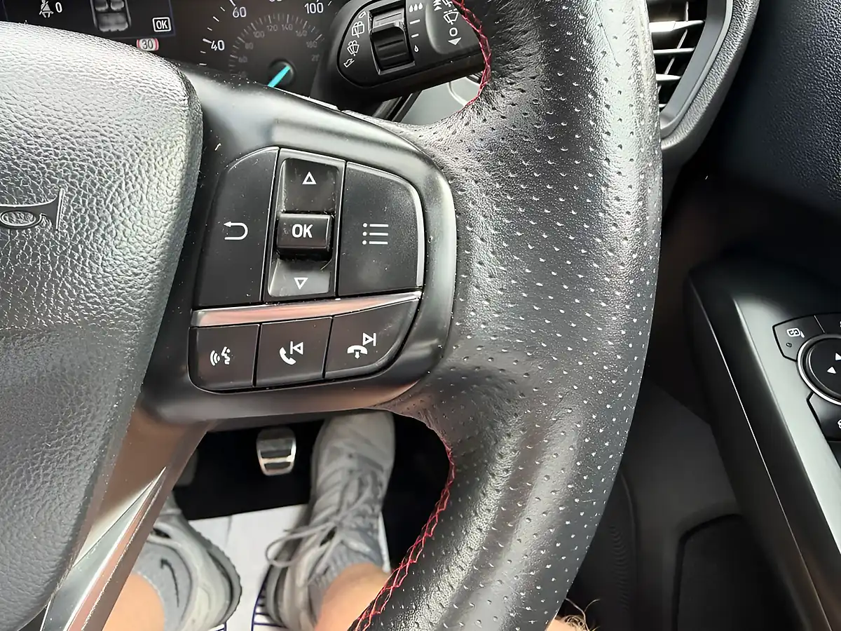 Used 2019 Ford Focus ST-Line X Blue - Interior and Exterior details 16