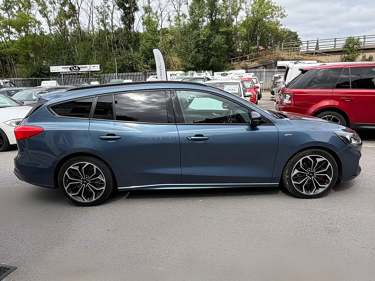 Used 2019 Ford Focus ST-Line X Blue - Interior and Exterior details 8