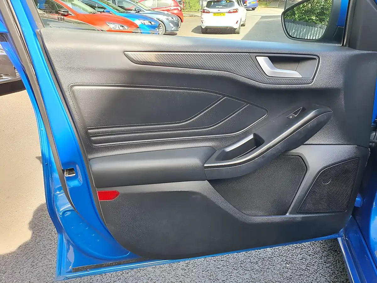 Used 2019 Ford Focus ST-Line X Blue - Interior and Exterior details 14
