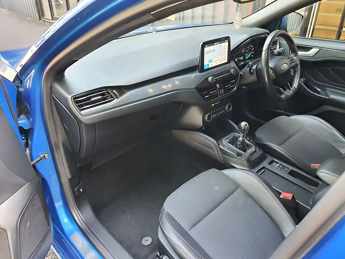 Used 2019 Ford Focus ST-Line X Blue - Interior and Exterior details 15