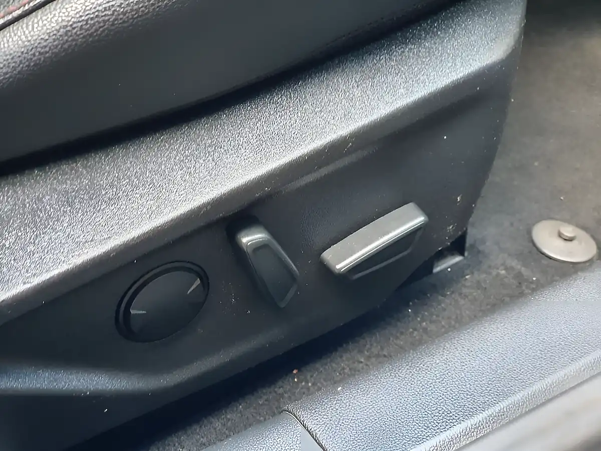 Used 2019 Ford Focus ST-Line X Blue - Interior and Exterior details 16