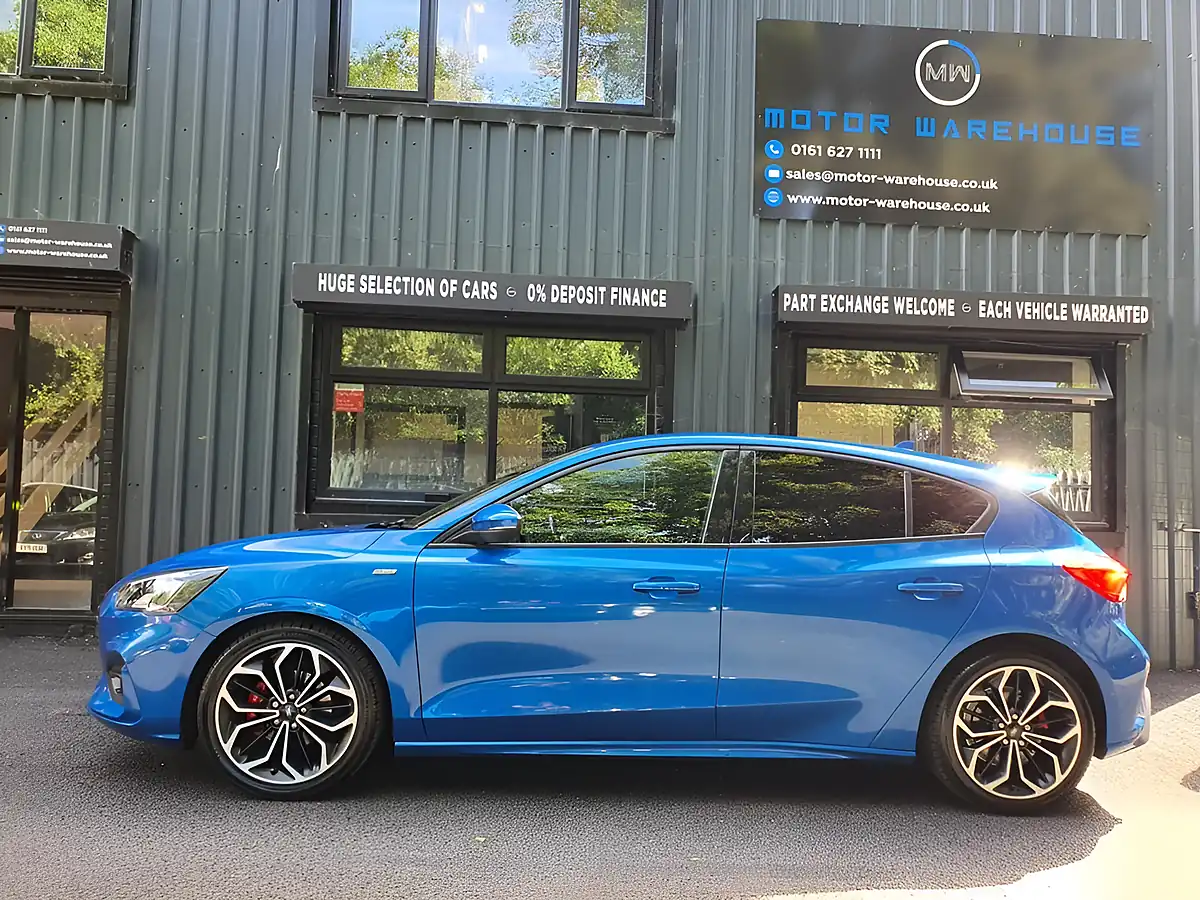 Used 2019 Ford Focus ST-Line X Blue - Interior and Exterior details 4
