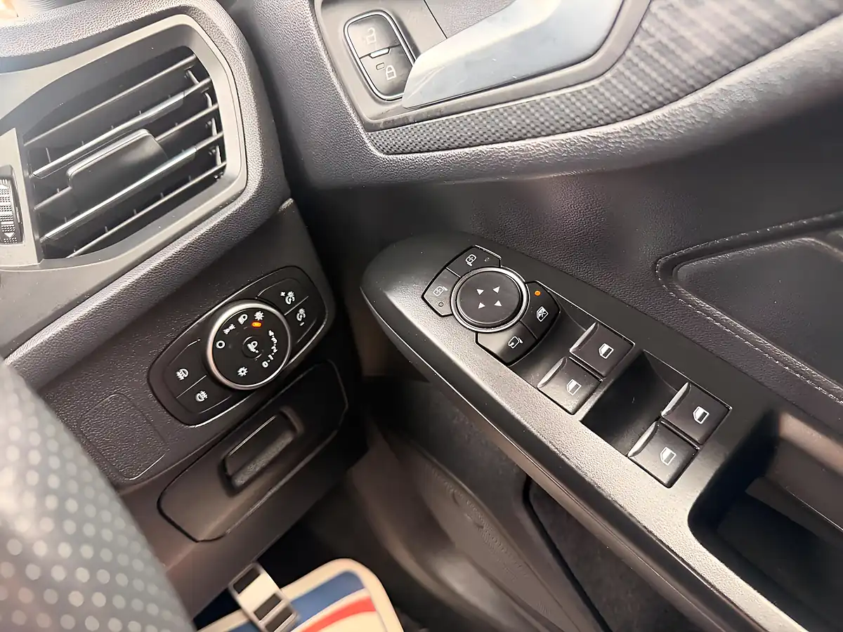Used 2019 Ford Focus ST-Line X Blue - Interior and Exterior details 17