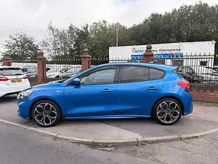 Used 2019 Ford Focus ST-Line X Blue - Interior and Exterior details 5