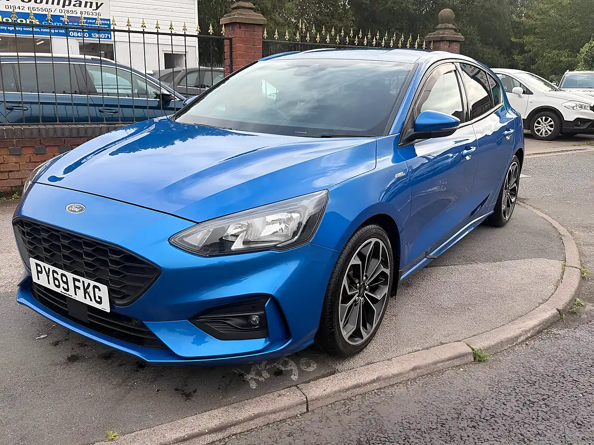 Used 2019 Ford Focus ST-Line X Blue - Interior and Exterior details 6