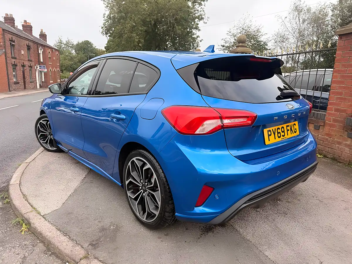 Used 2019 Ford Focus ST-Line X Blue - Interior and Exterior details 8