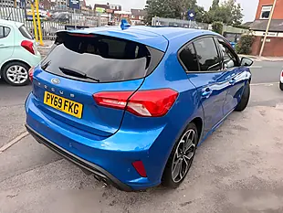 Used 2019 Ford Focus ST-Line X Blue - Interior and Exterior details 9