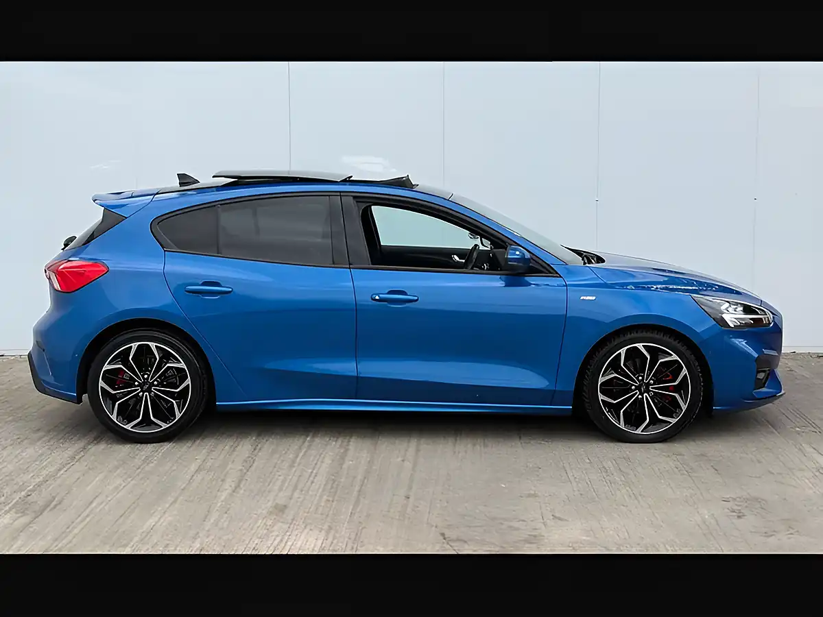 Used 2019 Ford Focus ST-Line X Chrome Blue - Interior and Exterior details 3