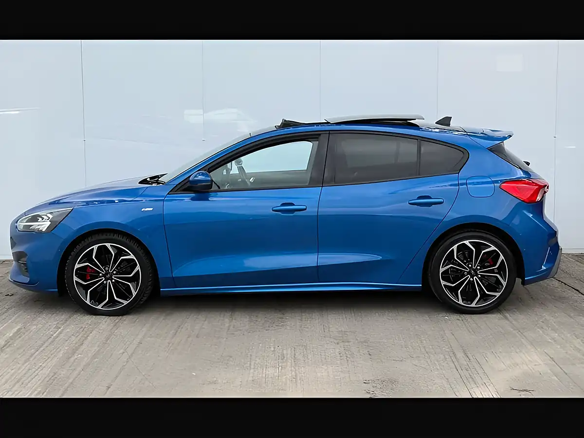 Used 2019 Ford Focus ST-Line X Chrome Blue - Interior and Exterior details 4