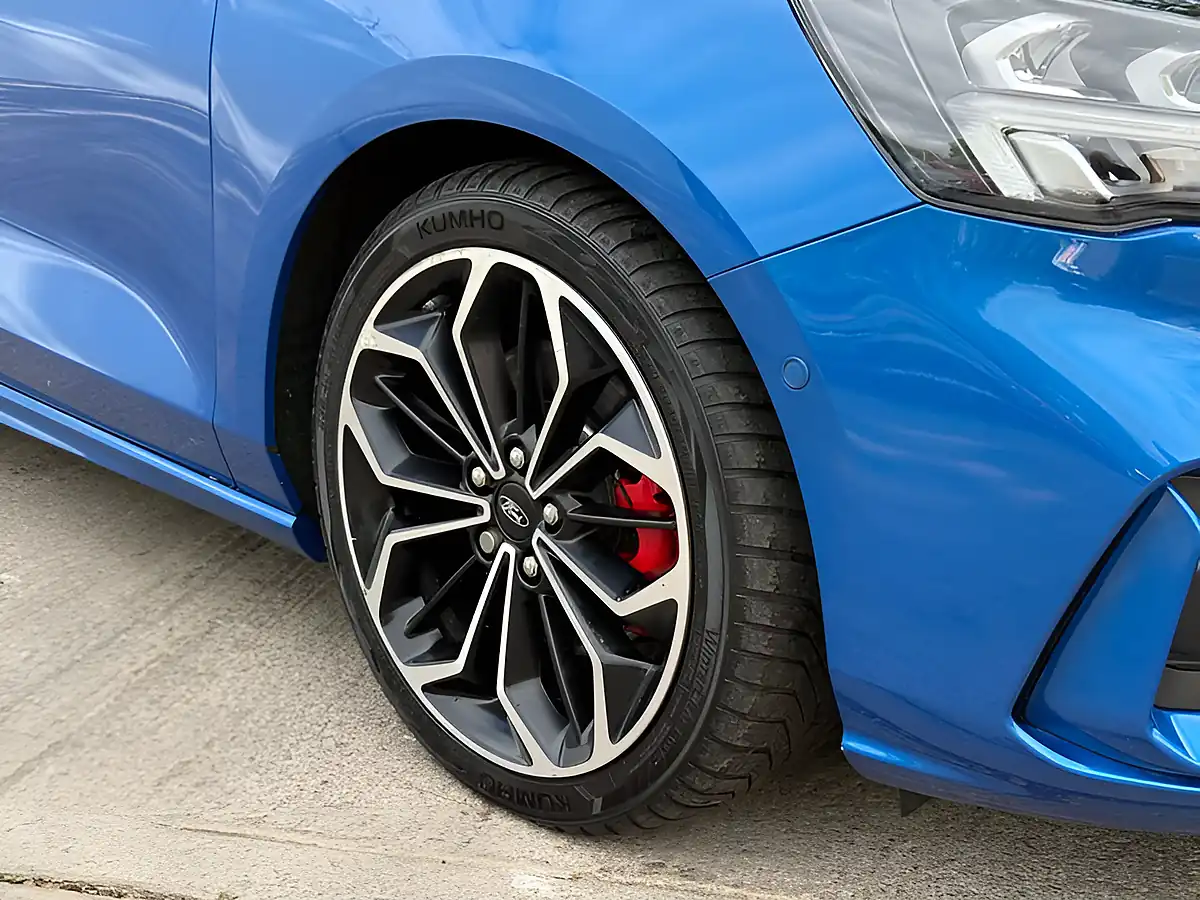 Used 2019 Ford Focus ST-Line X Chrome Blue - Interior and Exterior details 8