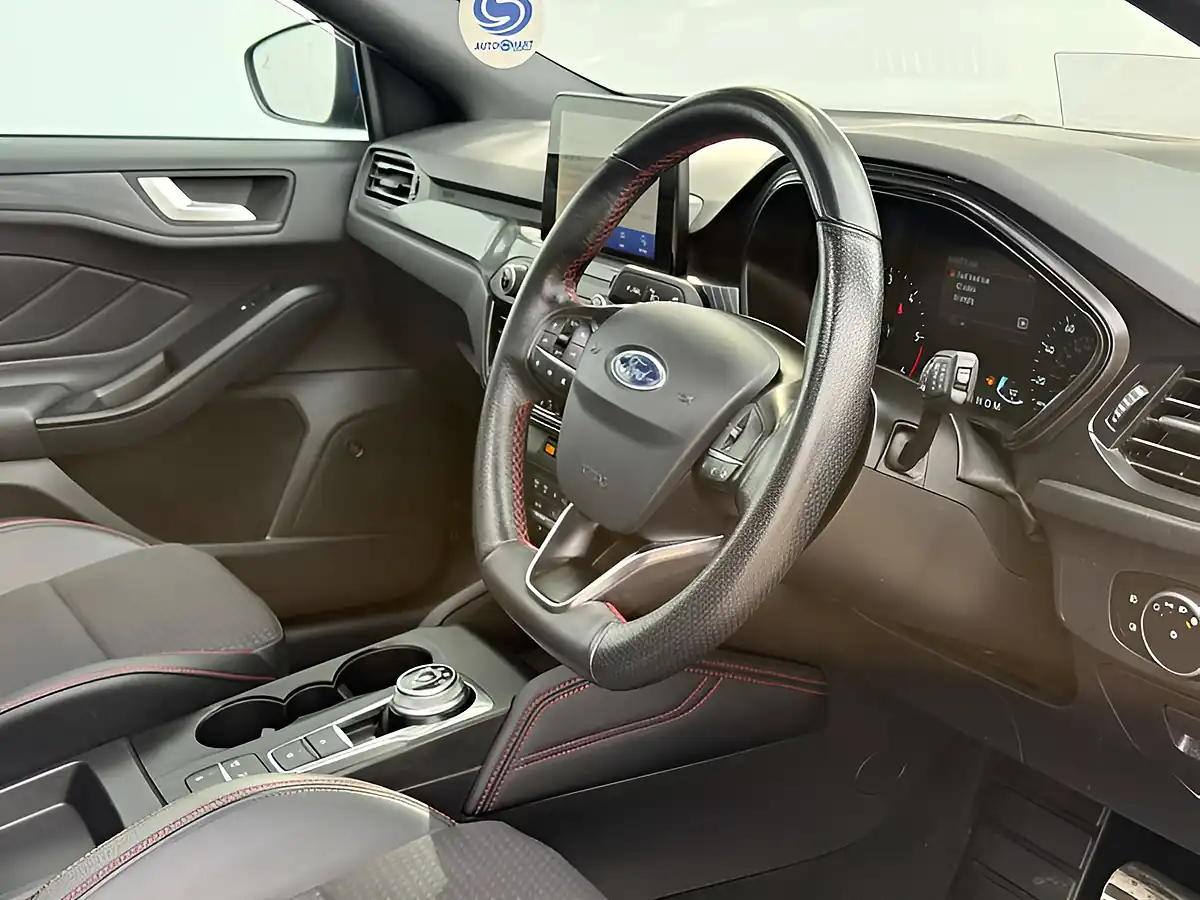 Used 2019 Ford Focus ST-Line X Chrome Blue - Interior and Exterior details 9