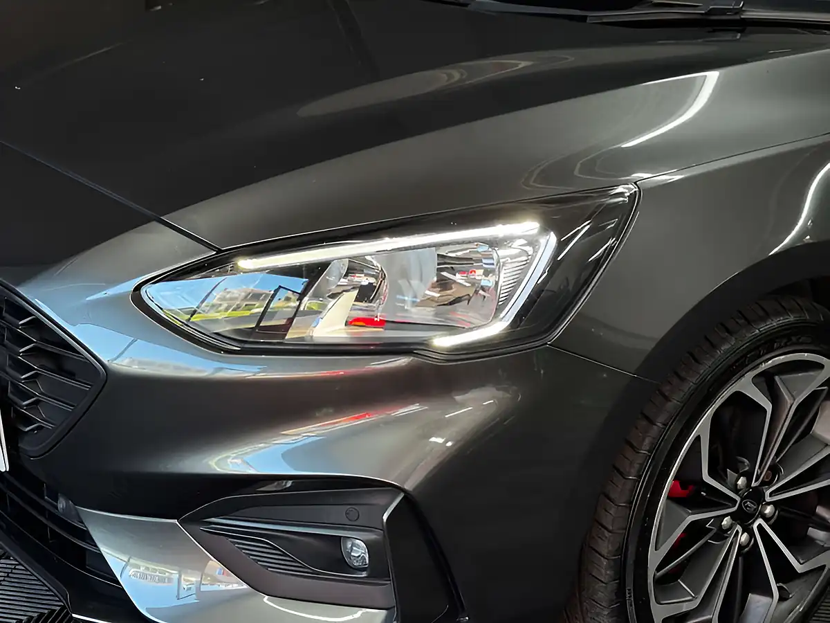 Used 2019 Ford Focus ST-Line X Grey - Interior and Exterior details 10