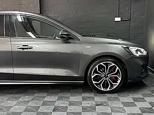 Used 2019 Ford Focus ST-Line X Grey - Interior and Exterior details 15