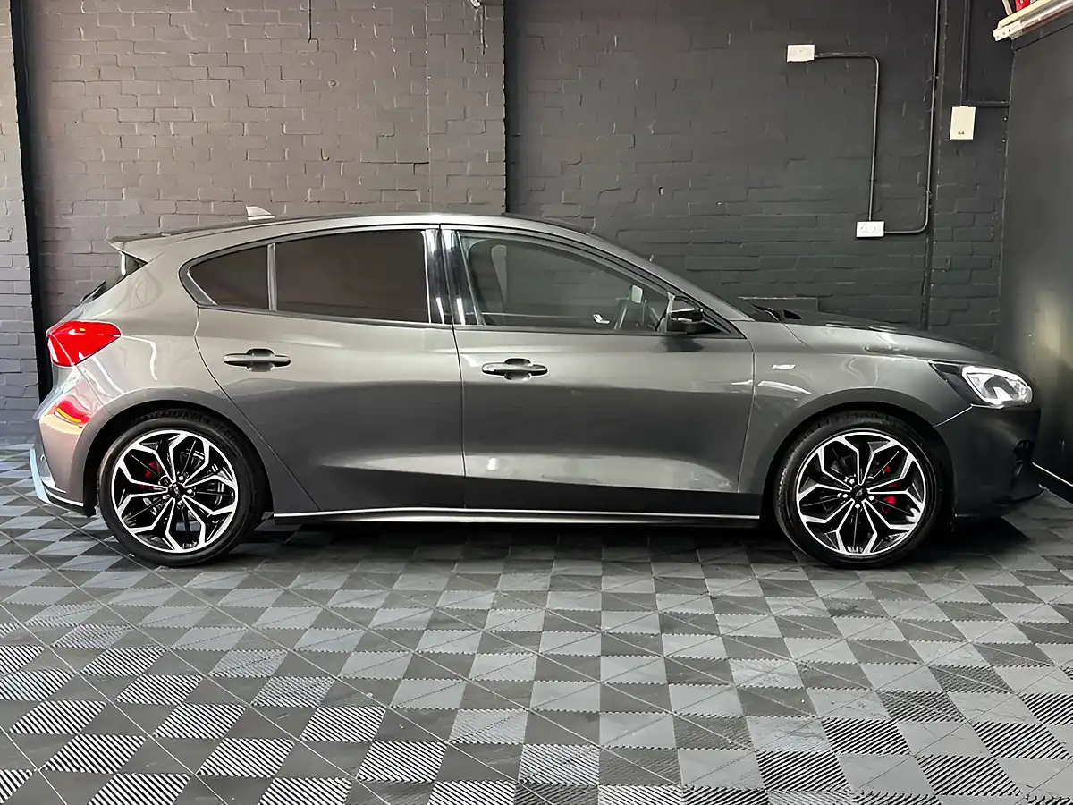 Used 2019 Ford Focus ST-Line X Grey - Interior and Exterior details 16