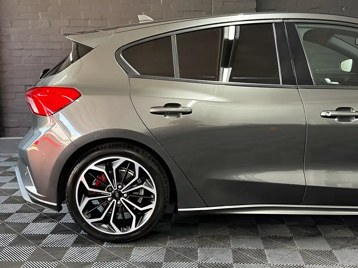 Used 2019 Ford Focus ST-Line X Grey - Interior and Exterior details 17