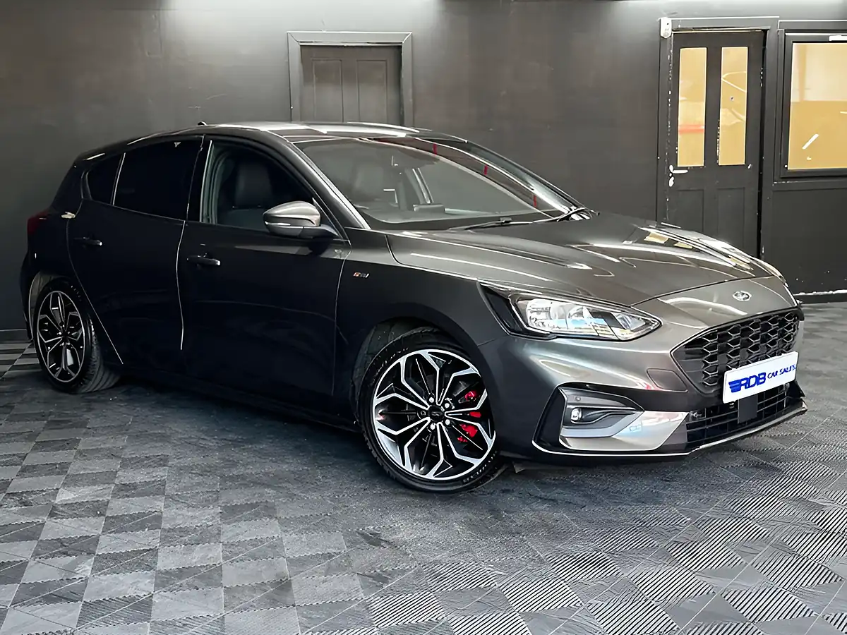 Used 2019 Ford Focus ST-Line X Grey - Interior and Exterior details 9