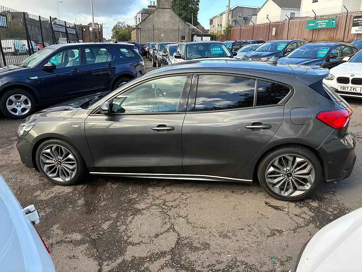 Used 2019 Ford Focus ST-Line X Grey - Interior and Exterior details 5