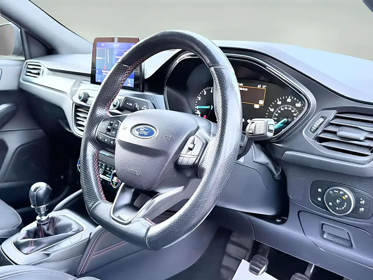 Used 2019 Ford Focus ST-Line X Grey - Interior and Exterior details 11