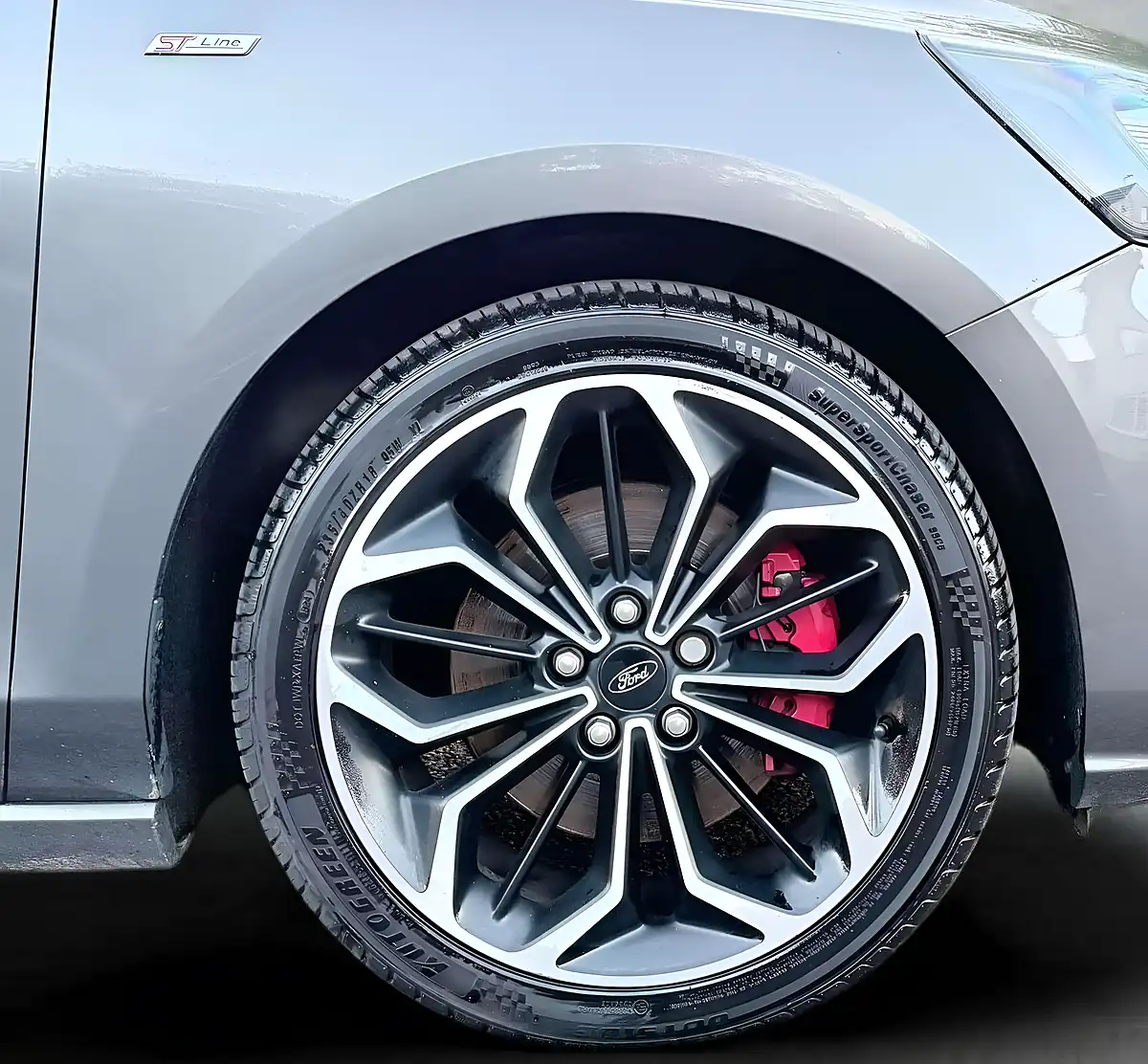 Used 2019 Ford Focus ST-Line X Grey - Interior and Exterior details 18