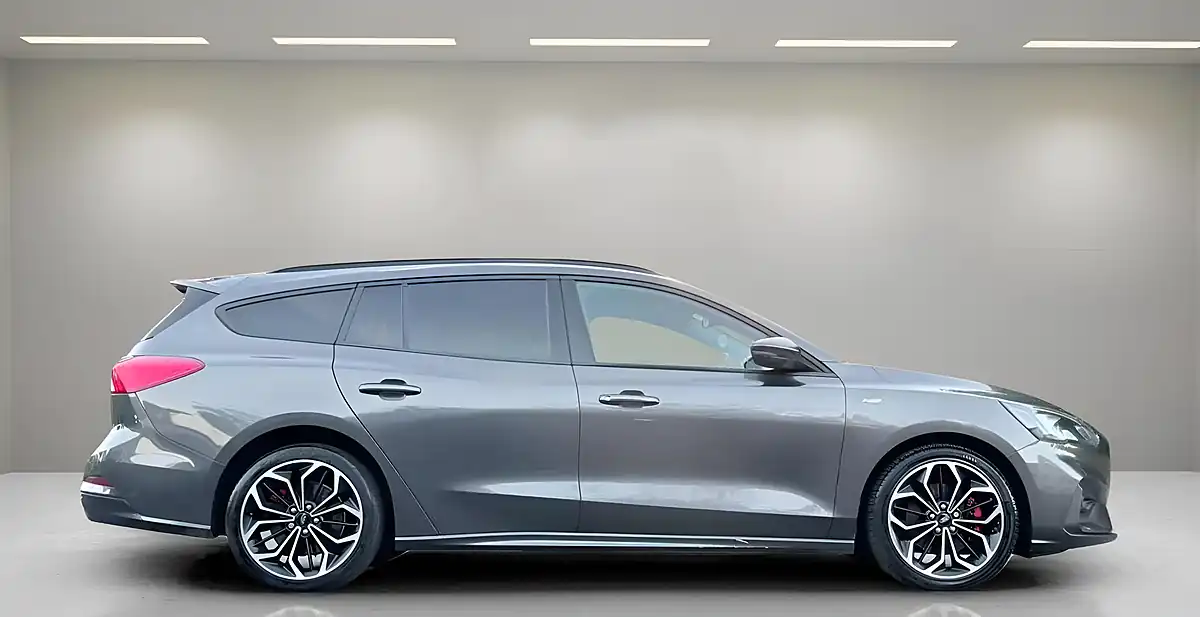 Used 2019 Ford Focus ST-Line X Grey - Interior and Exterior details 4