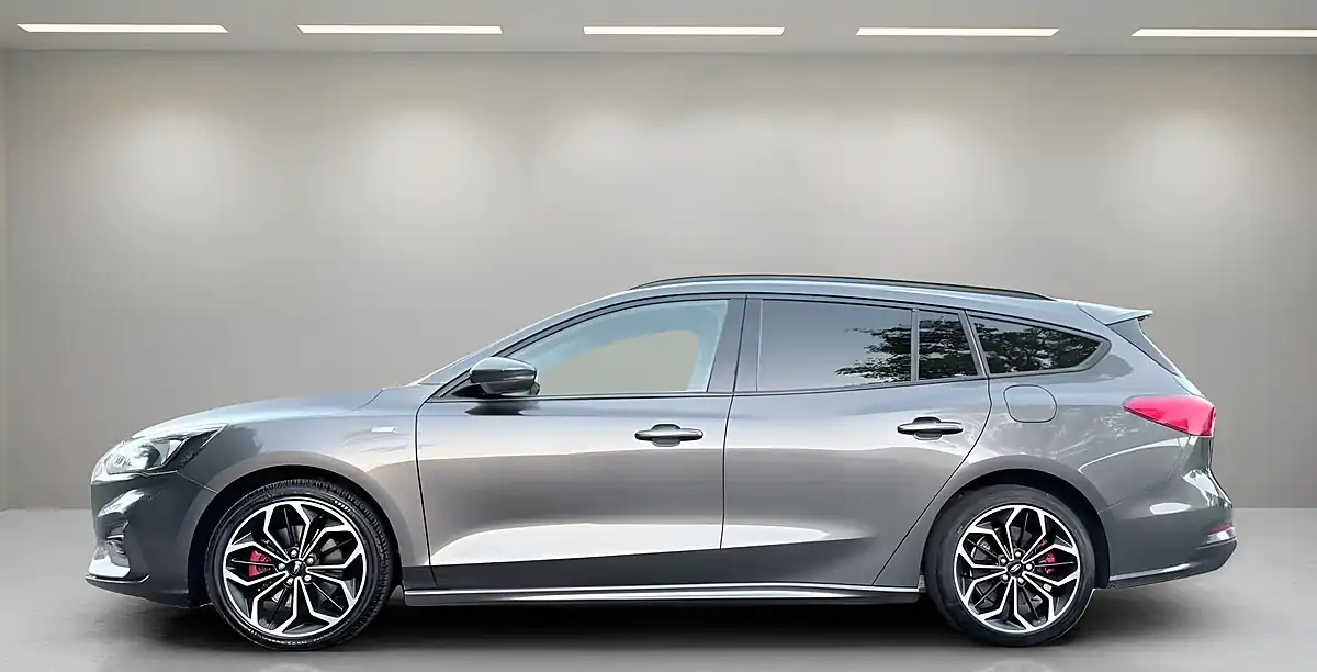 Used 2019 Ford Focus ST-Line X Grey - Interior and Exterior details 5