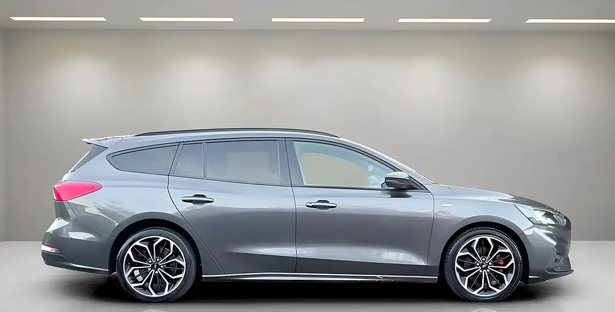 Used 2019 Ford Focus ST-Line X Grey - Interior and Exterior details 8