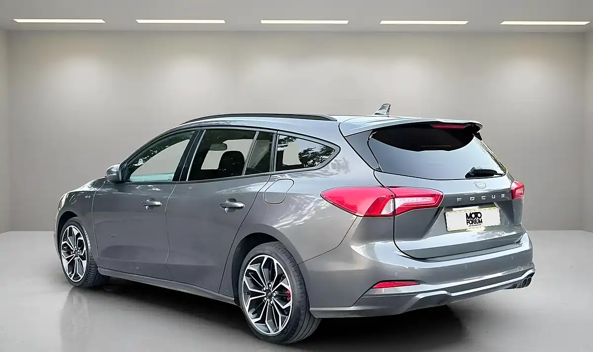 Used 2019 Ford Focus ST-Line X Grey - Interior and Exterior details 9