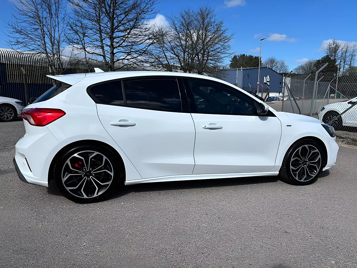 Used 2019 Ford Focus ST-Line X White - Interior and Exterior details 11